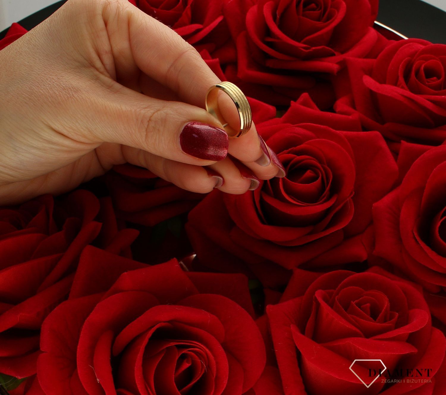 Złota obrączka damska z fazą i satynowymi paskami  Obrączka ślubna 5 mm.jpg